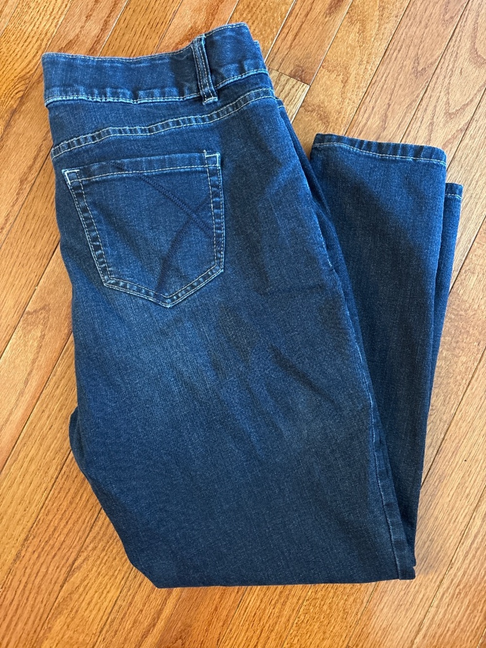 Dark rinse skinny jeans